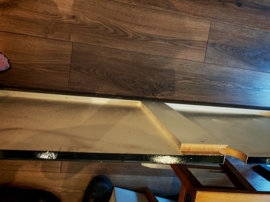 Czarna deska pod RTV