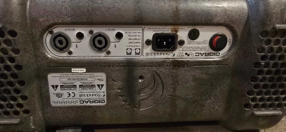 GigRac 300 8-kanał. mikser Pro/wzmacniacz 300W z efektami i korektorem