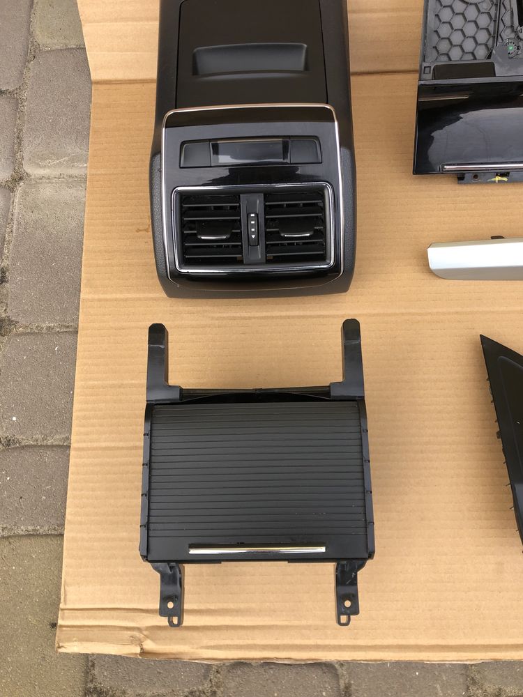 Пластик салону 3V0819203A Skoda Superb3 Шкода Суперб3