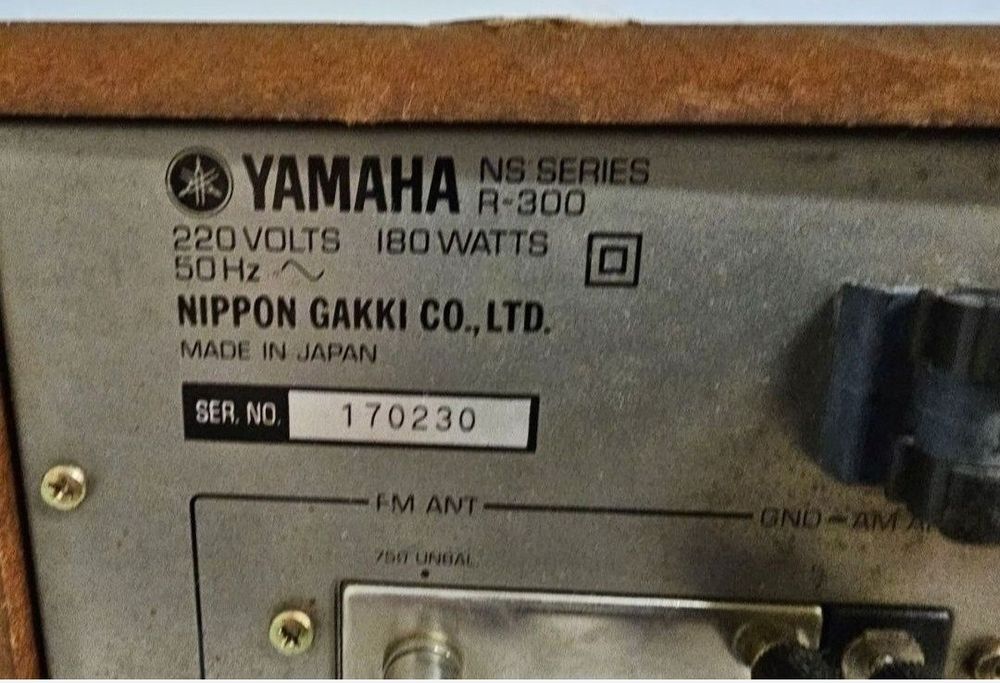 Amplituner Yamaha R-300. Made in Japan