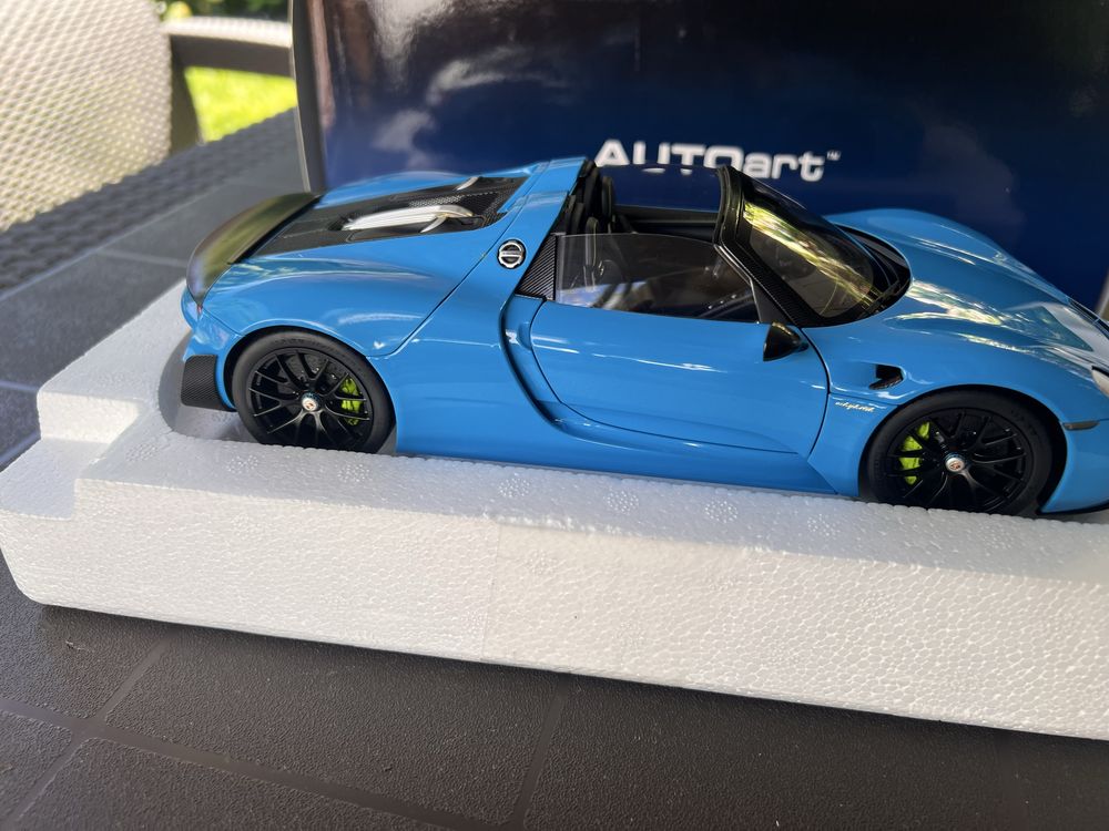 Autoart 1/18 Porsche 918 Spyder Weissach Package (Riviera Blue)