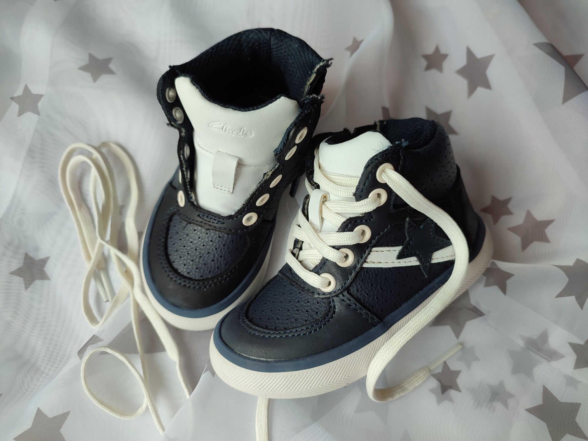 Botki półbuty buciki trampki demisezon skórzane Clarks kolor