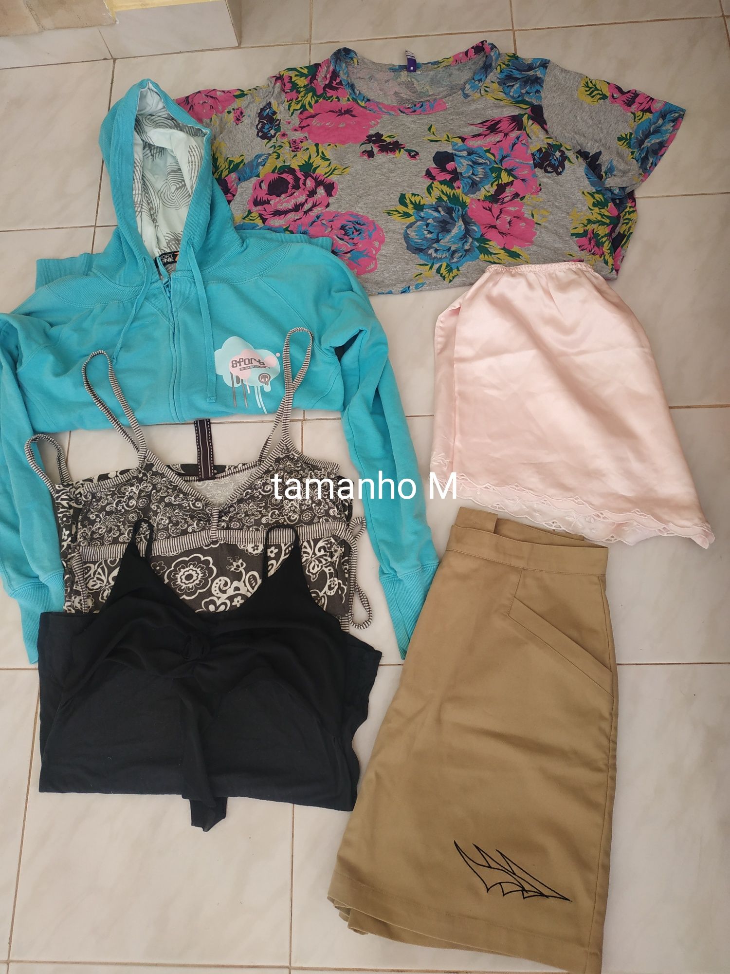 Vende se a roupa toda junta