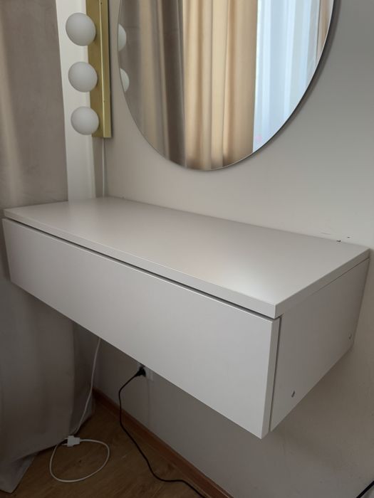 Toaletka konsola wiszaca