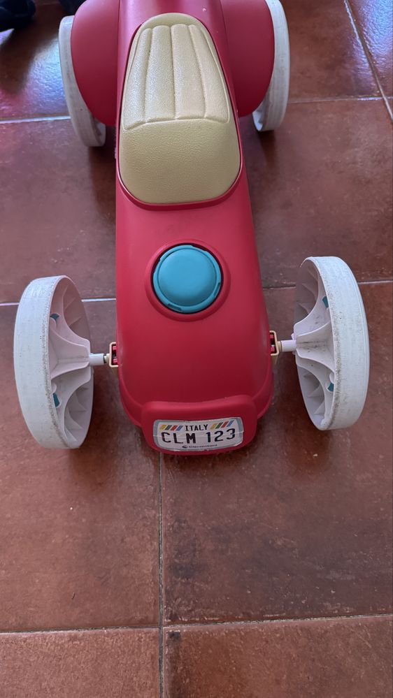 Carro Quadriciclo para bebe com buzina e direcao nas rodas