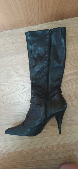 Botas cano alto em pele