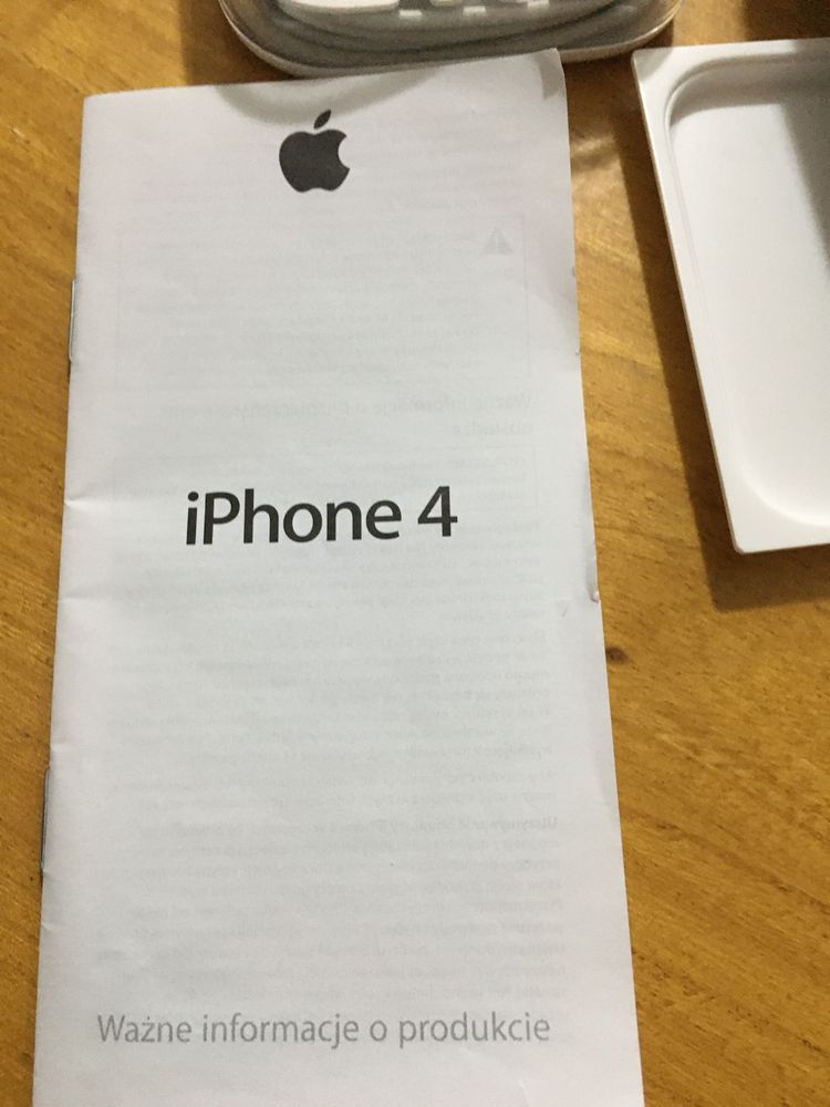 iPhone 4, 16 GB, kolekcjonerski, z pełnym zestawem akcesoriów