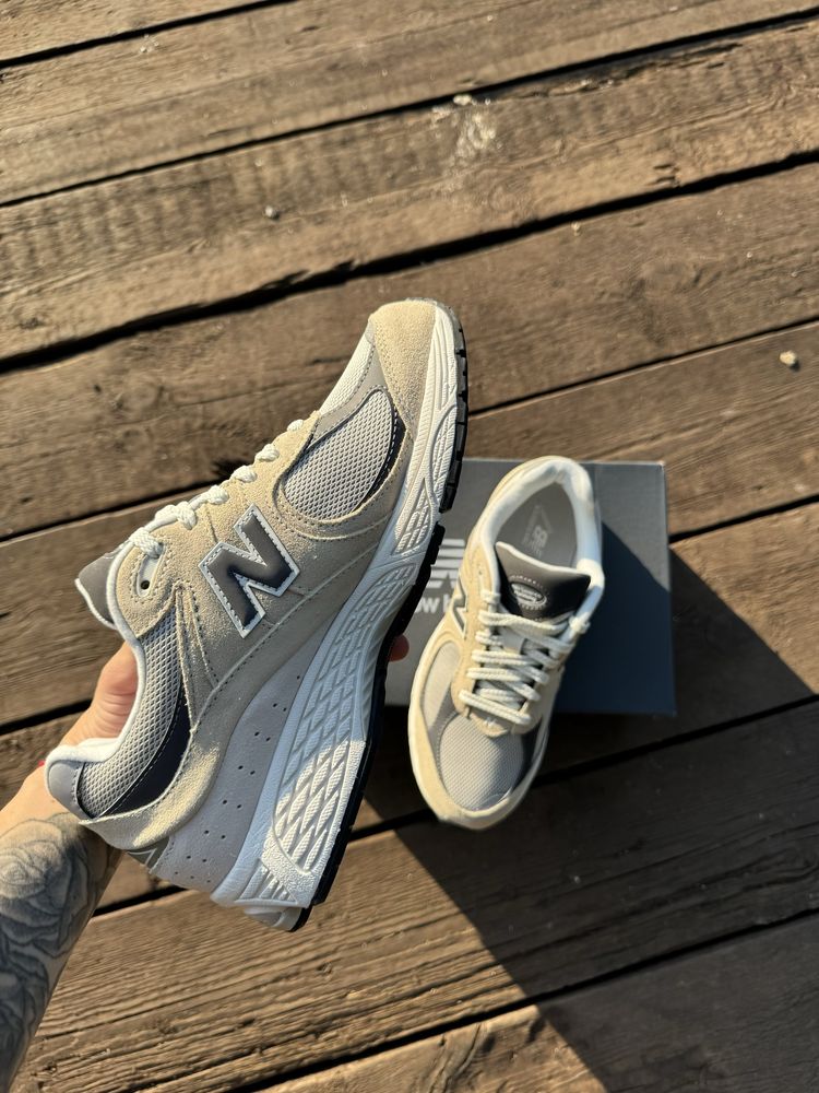 Кросівки чоловічі New balance 2002r