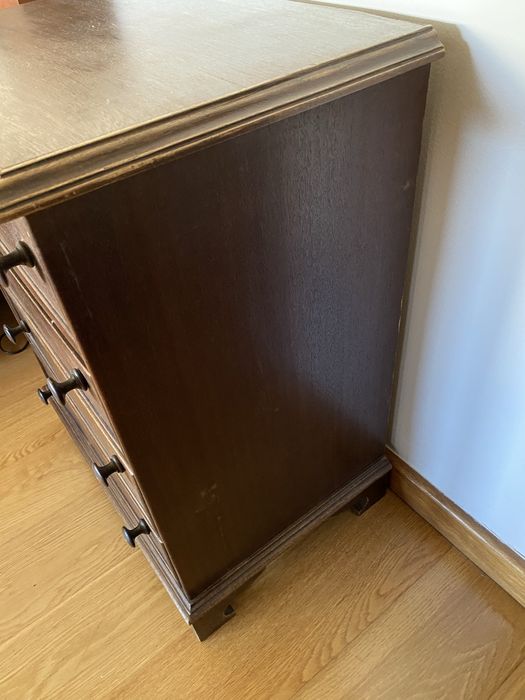 Conjunto 2 mesas cabeceira castanhas com gavetas