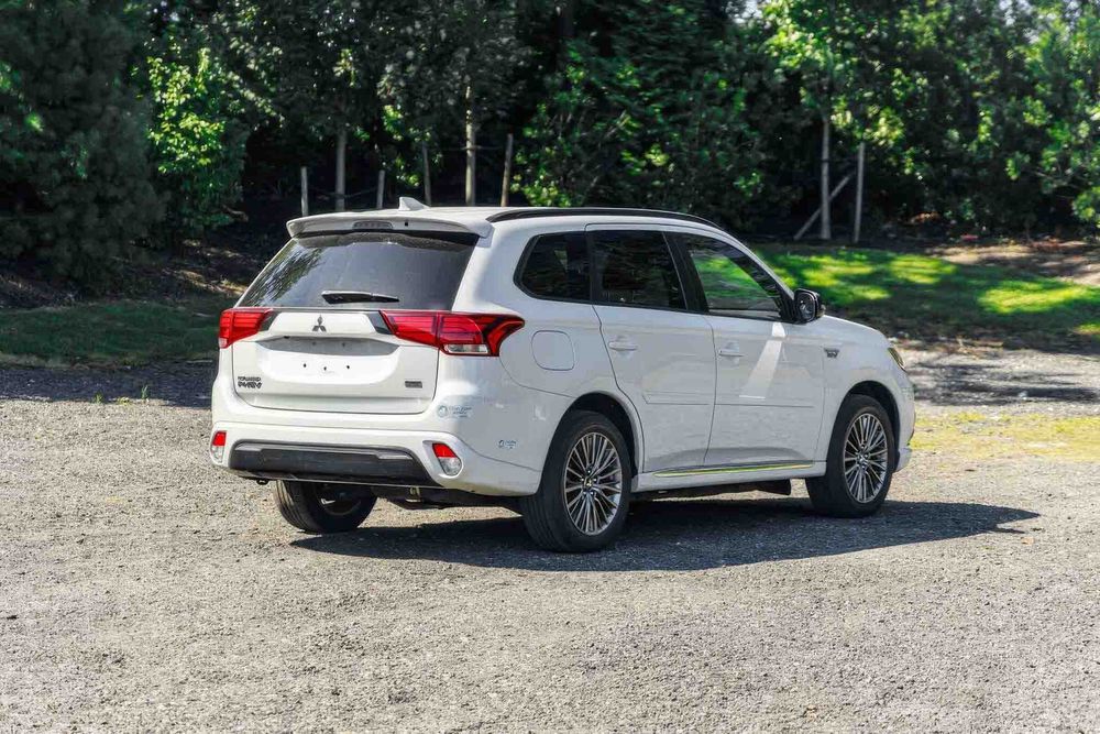 Mitsubishi Outlander Hybrid Plug-in LE S-AWC      2021