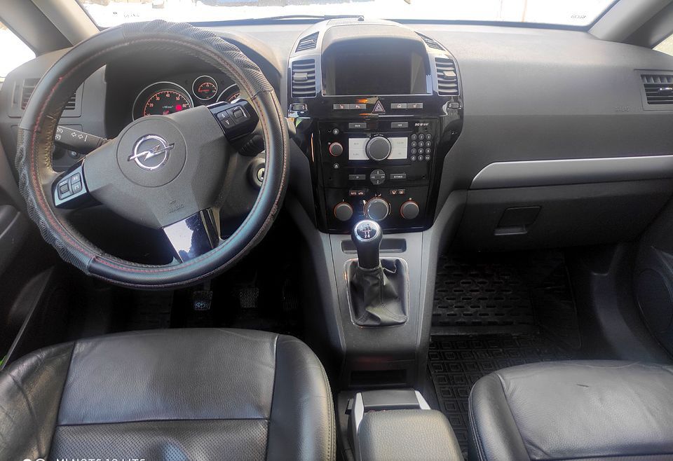 Продам Opel Zefira 2010