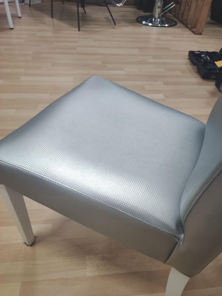Cadeira cor prata