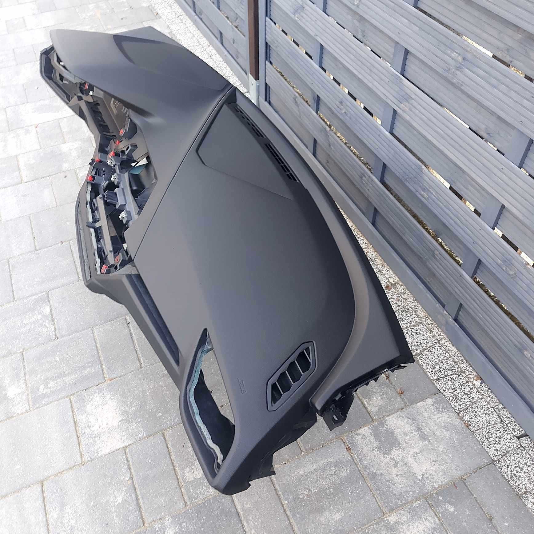 BMW F40 Regeneracja naprawa deska rozdzielcza