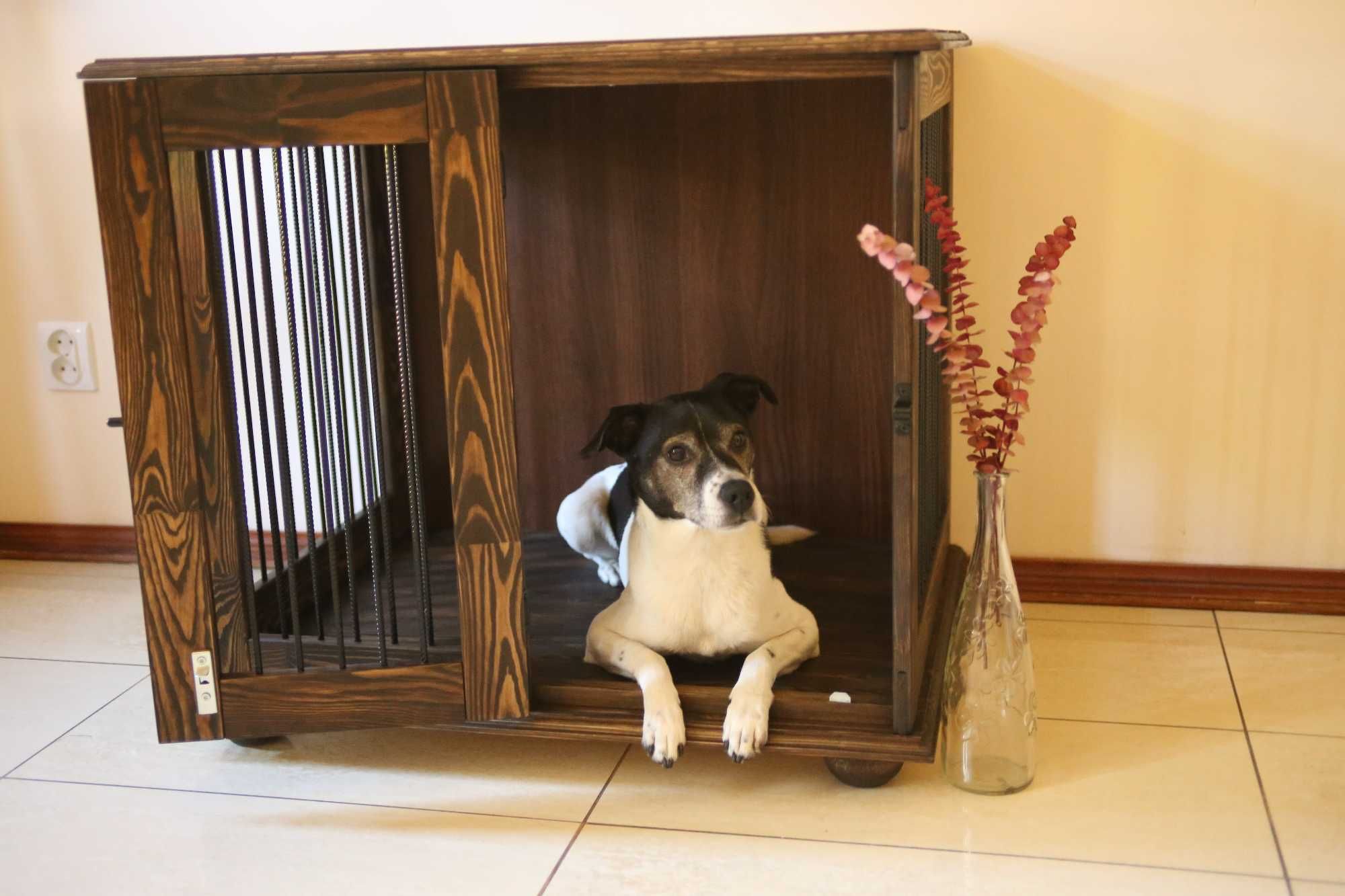Drewniana klatka kennelowa dla małego psa