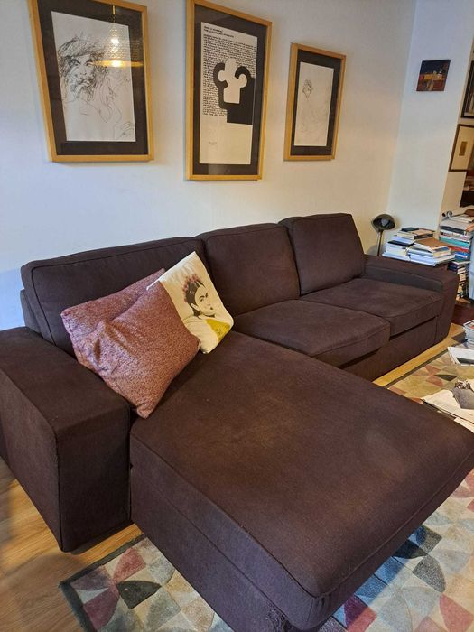Sofá de três lugares com chaise long