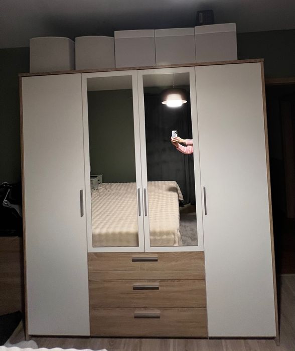 Duża szafa idealna do sypialni