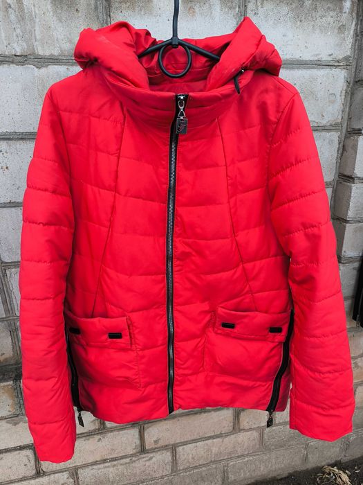 Продам   жіночу куртку на осінь