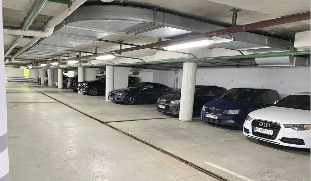 Аренда здания (ОСЗ) в Киеве. Печерск - 5130 м². Паркинг. Метро. 16$/м2