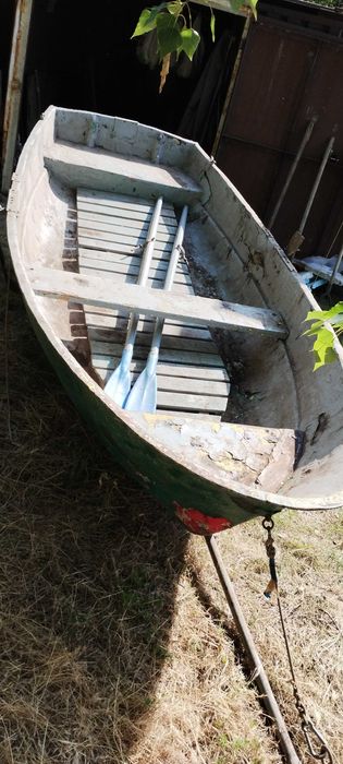 Лодка с танцем под мотор.