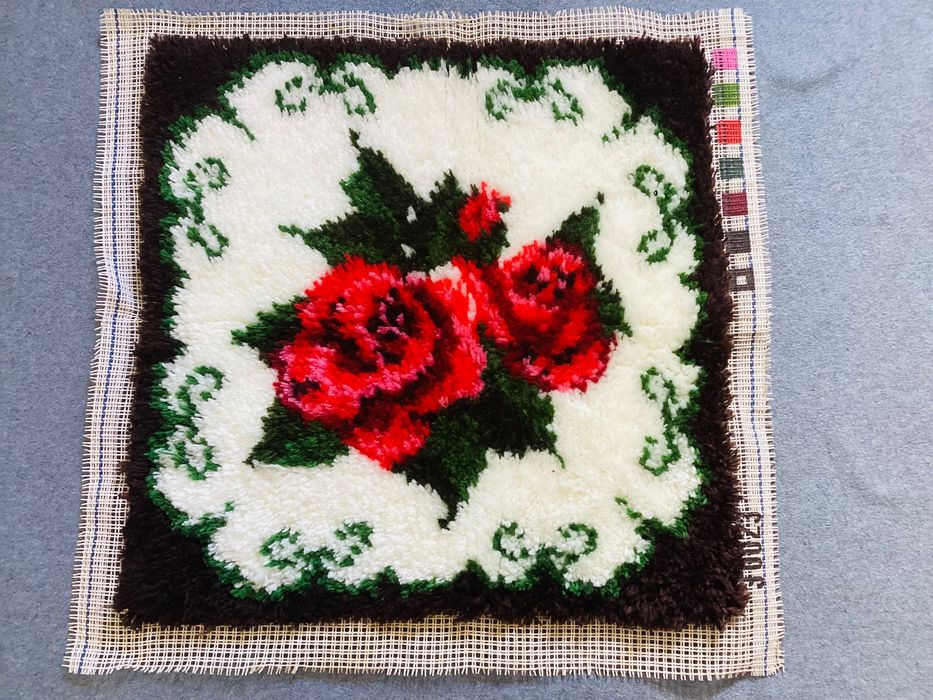 Вышивка Розы ковровая вышивка 40/40 см