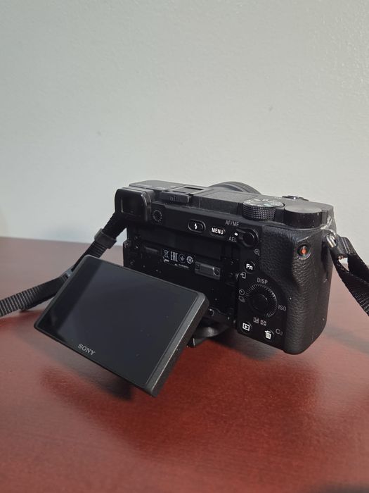 Kit Fotográfico Sony A6400 com acessórios.