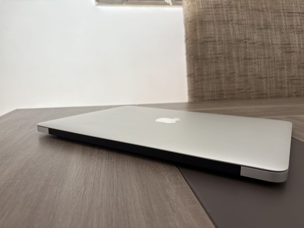 Apple MacBook Air 13” 2015 i5 8gb 256ssd Sonoma