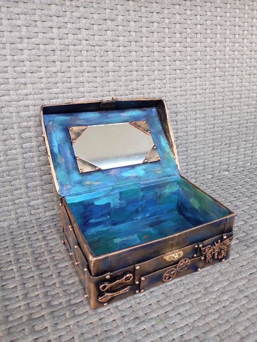 Скринька ручної роботи