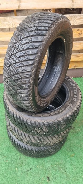 Goodyear UltraGrip Ice Arctic 195/65 R15 95T XL (шип)