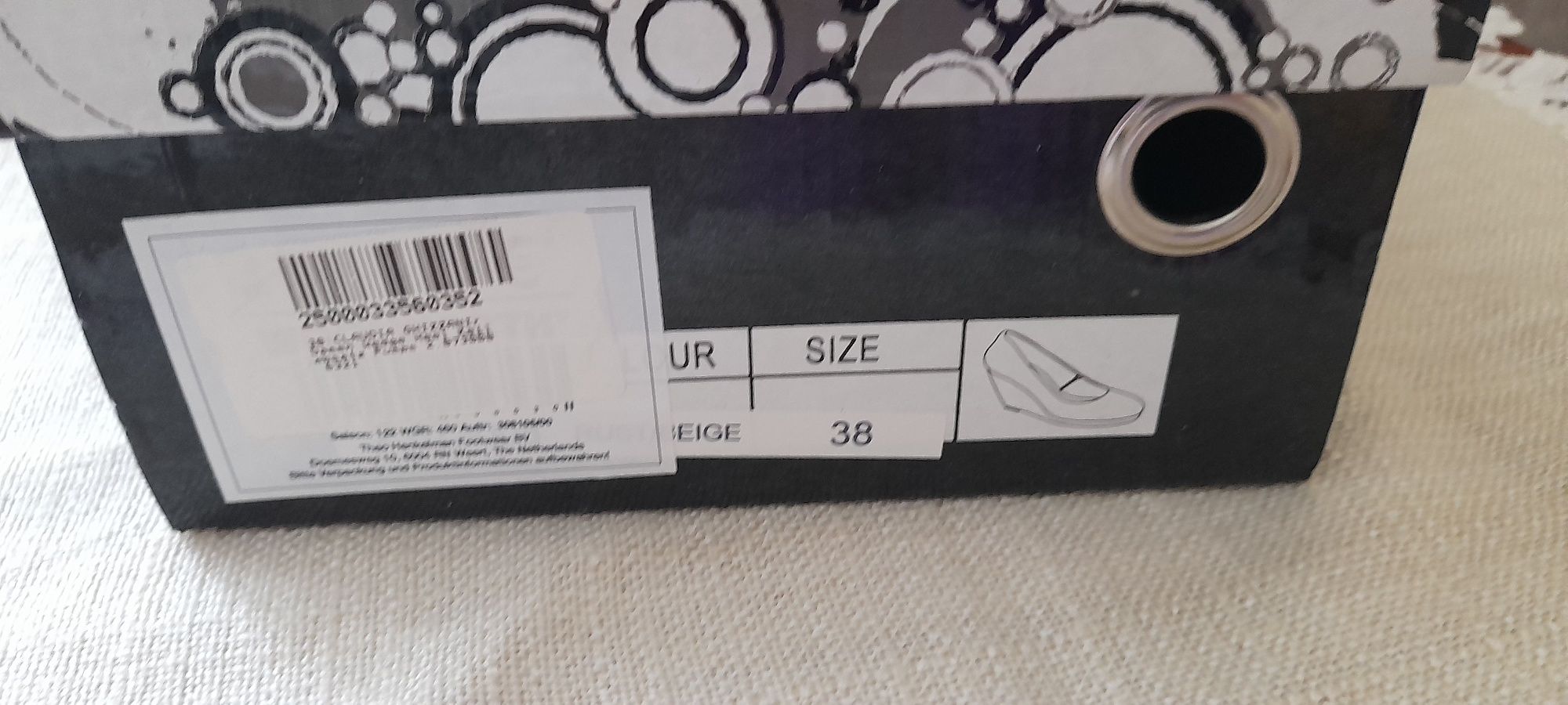 Nowe buty na koturnie.