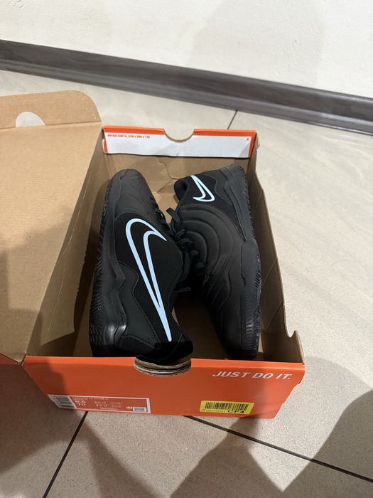 Buty halowe Nike Legend 10 Club IC rozmiar 42