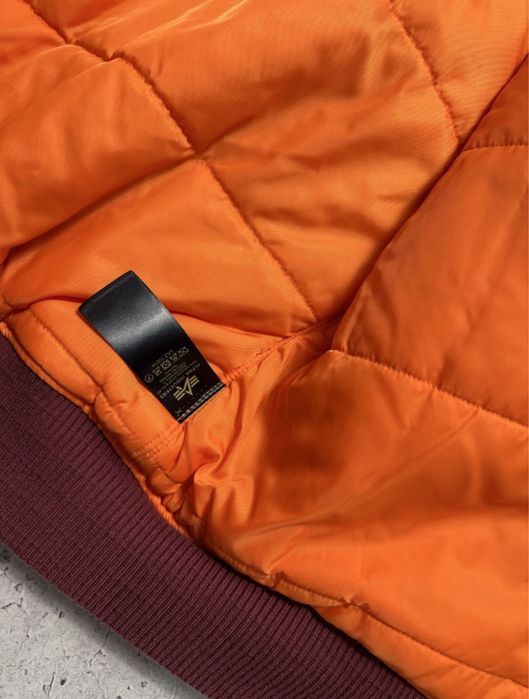 Бордовый бомбер Alpha Industries