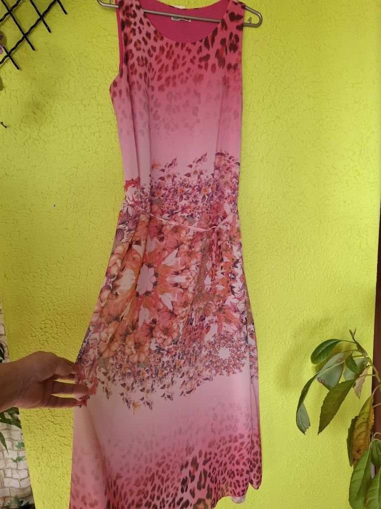 Sukienka Maxi w kwiaty wielobarwna do 96 biust sprzedam