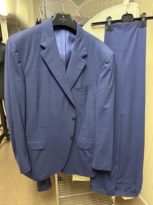 Продам чоловічі костюми