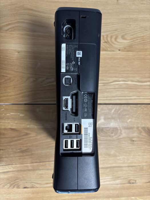 XBOX 360 250GB 3 pady, KINECT +10 gier na płytach +GRATISY NA DYSKU