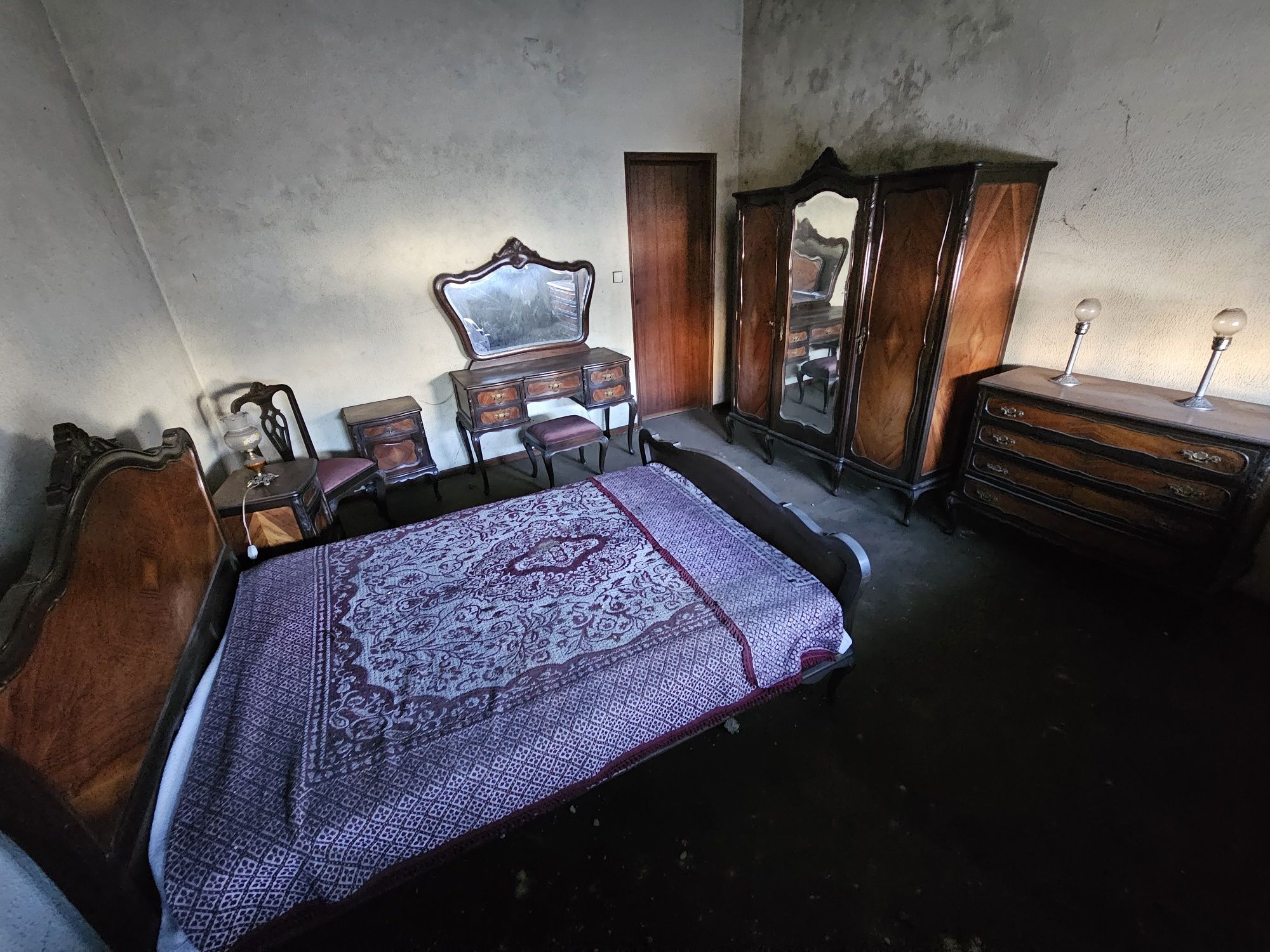 Moveis de quarto estilo século XVIII