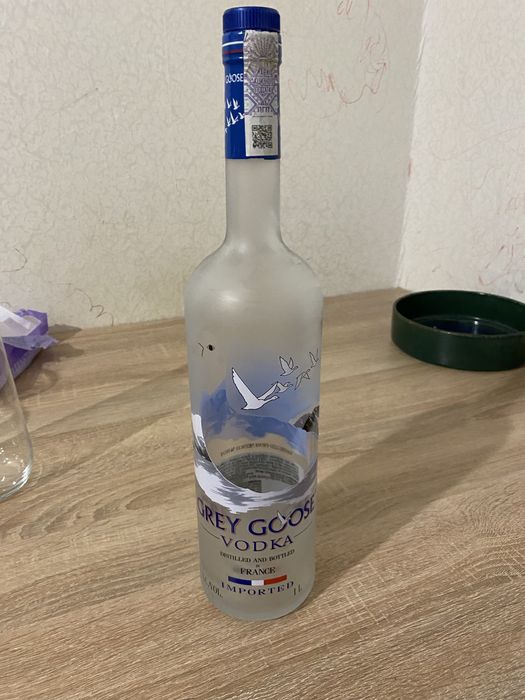 Пусті скляні пляшки від алкоголю