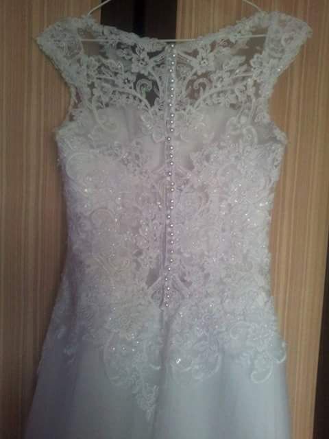 Biała suknia ślubna