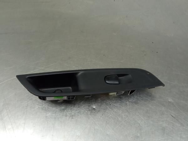 Comando / botão / interruptor vidros trás direito NISSAN Micra V (K14)