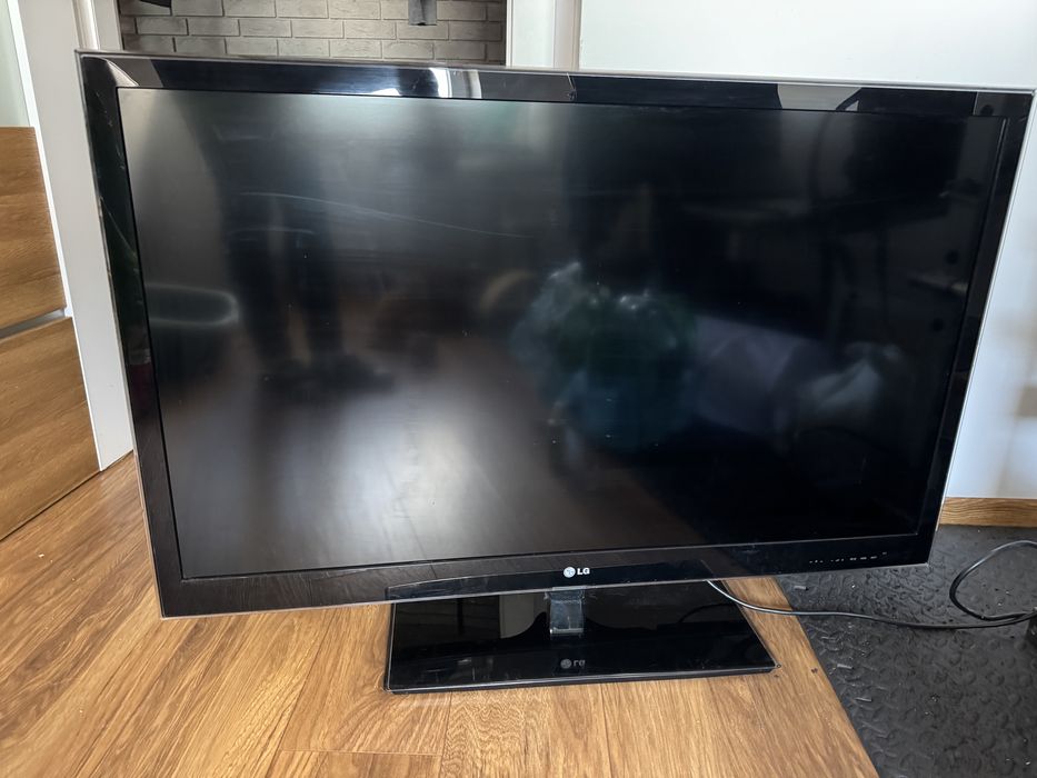 Telewizor LG 47” LED 3D Full HD (47LW4500) – stan bardzo dobry