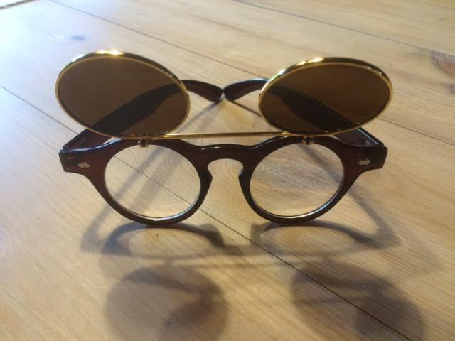 Óculos castanhos vintage