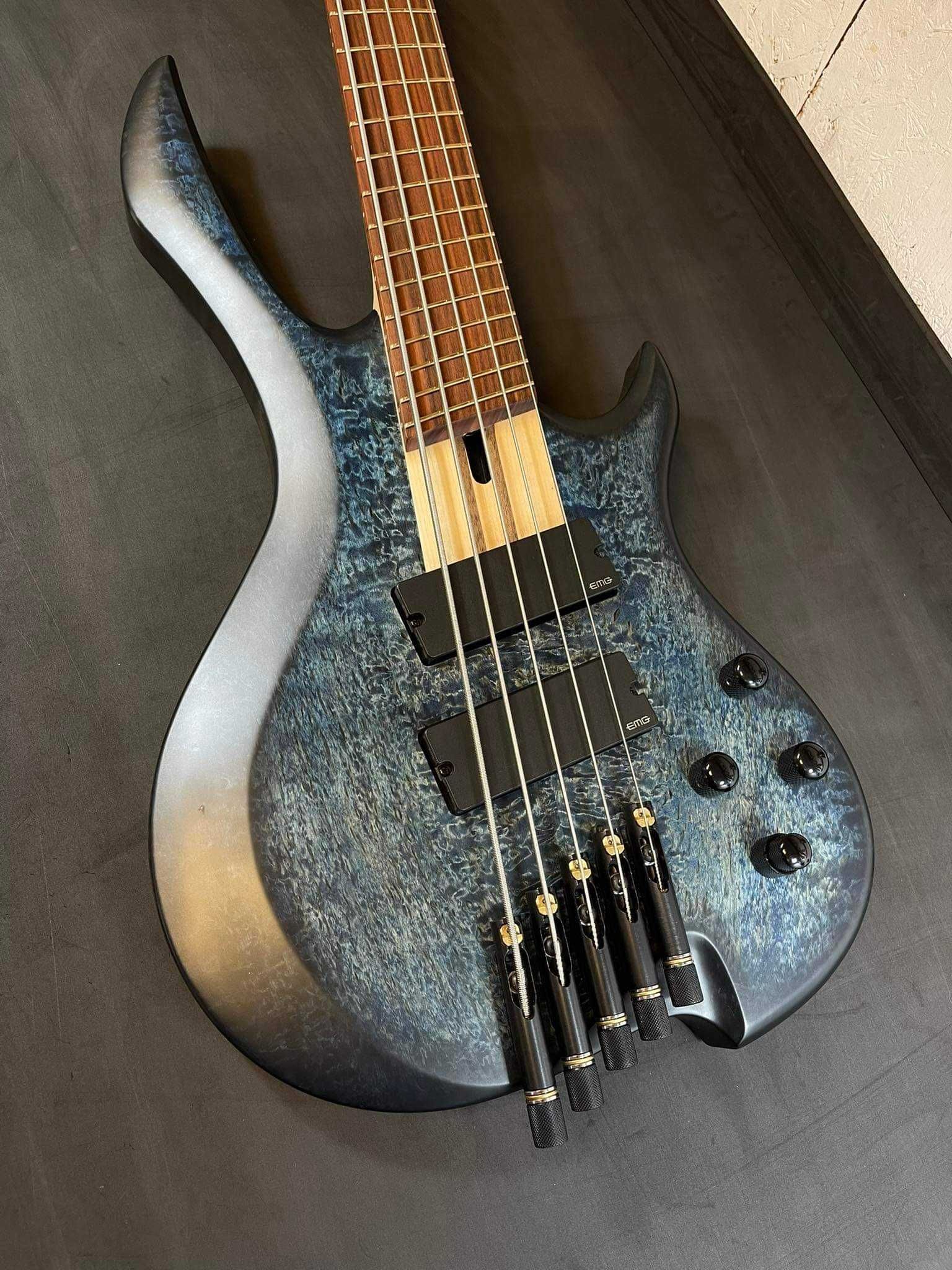 Headless custom bass bezglówkowiec