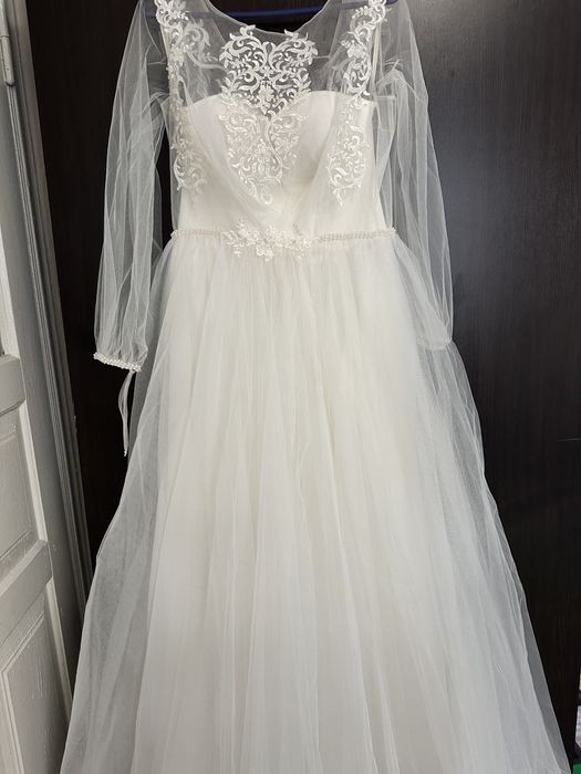 Весільне плаття з накидкою