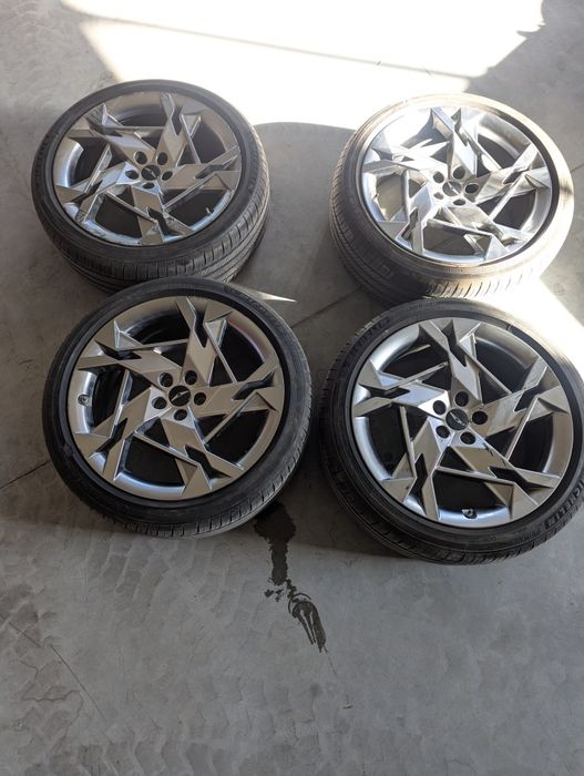 Диски Колеса взборі Genesis Hyundai R21 резина Michelin