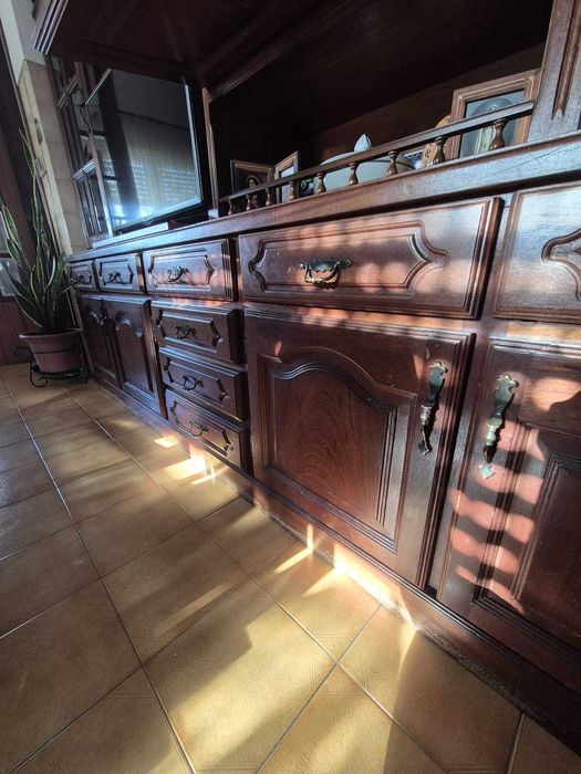 Móvel de sala em madeira maciça – estilo vintage