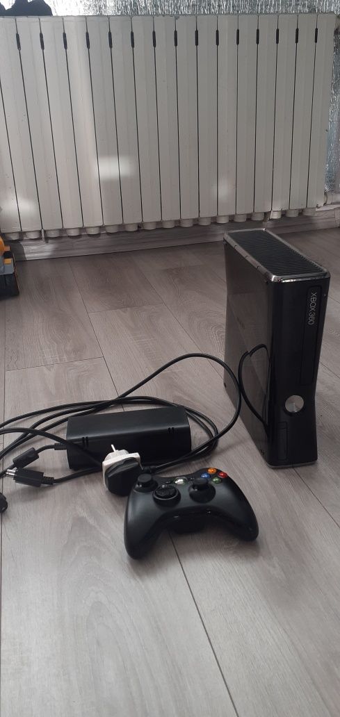 Xbox 360 +1 pad +3 gry-stan bdb- OKAZJA!