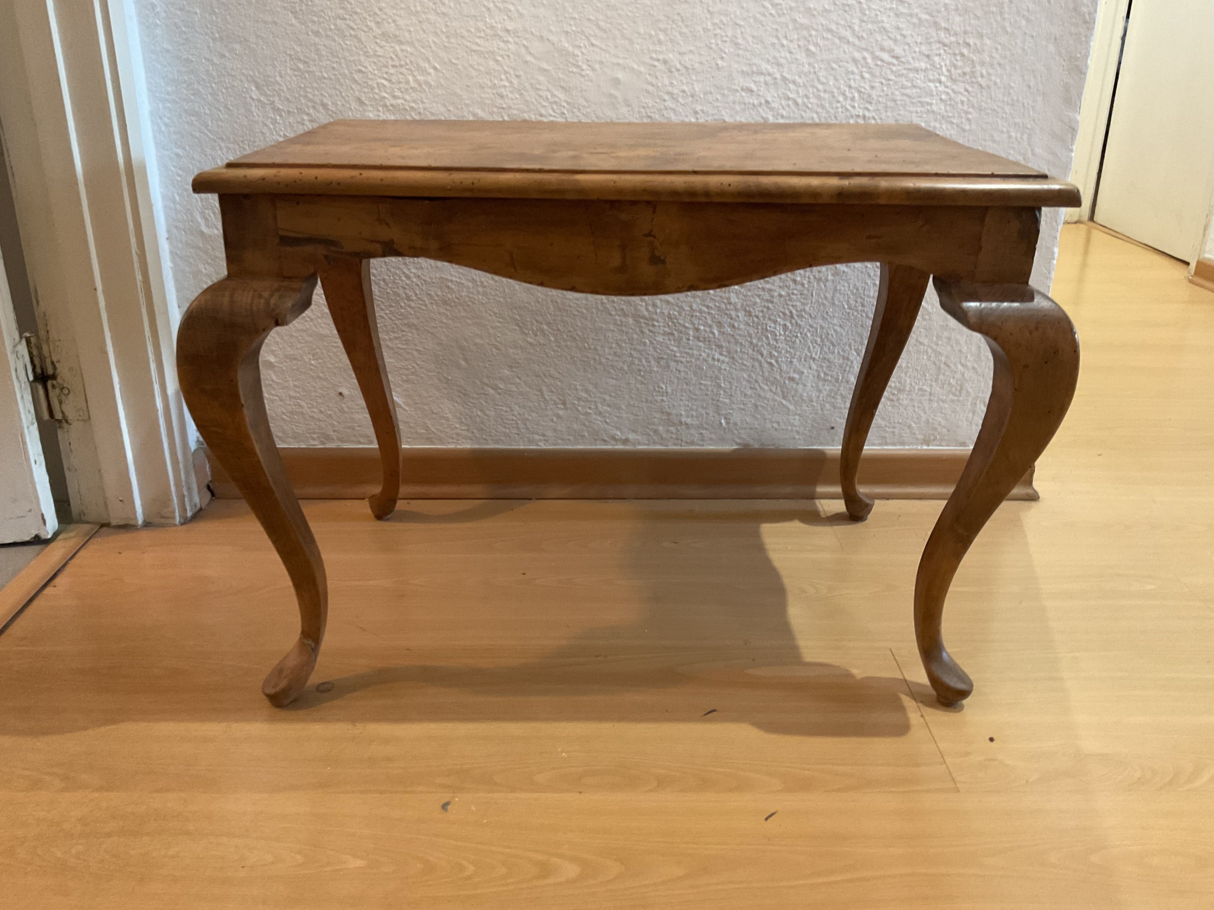 Mesa de apoio em madeira