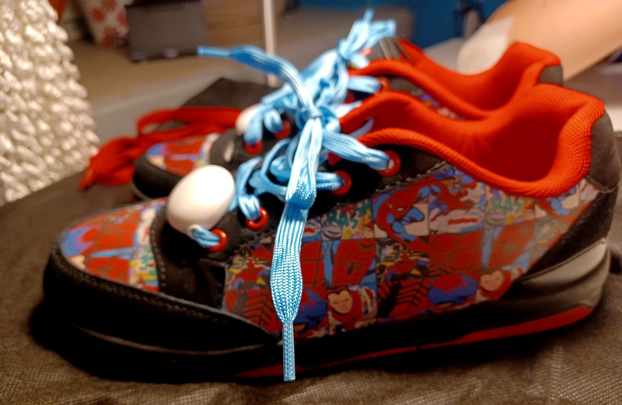 Buty adidasy Marvel  rozmiar 39 nowe