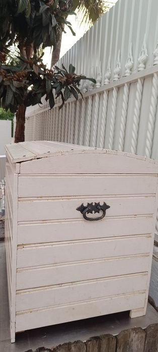 Arca ,baú  em madeira maciça