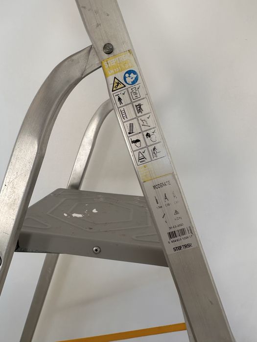 Escadote de aluminio  5 degraus