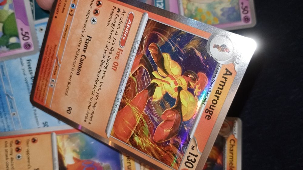 Оригінальні картки Pokémon з різних бустерів